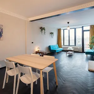 Charming And Spacious Center Amberes